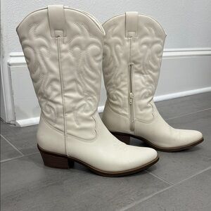 SM New York Cream Heeled Boots
